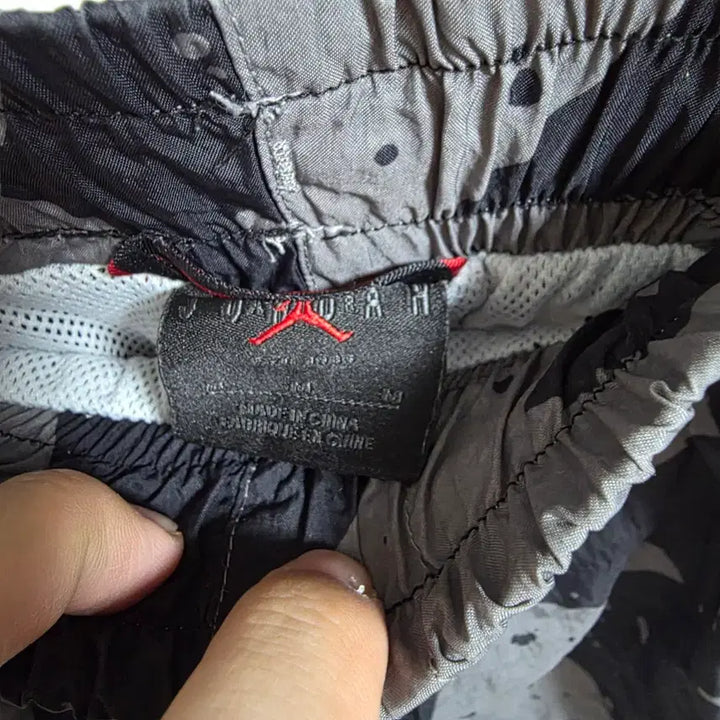 [BUNJANG] Jordan Jumpman Classic Nylon Poolside Shorts (Pattern Black/Grey) - Size M / [M] 조던 점프맨 클래식 나일론 풀사이드 쇼츠 (패턴 블랙/그레이)