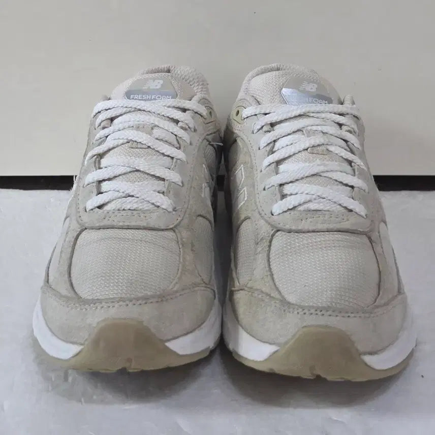[BUNJANG] New Balance 1880v1 Fresh Foam Beige Running Shoes / [245] 뉴발란스 1880v1 프레쉬폼 베이지ㅡ최저가