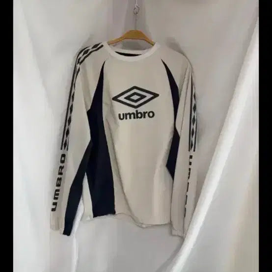 [BUNJANG] Umbro Functional Woven Long Sleeve Roll Sleeve / 엄브로 기능성 우븐 긴팔 롤슬리브