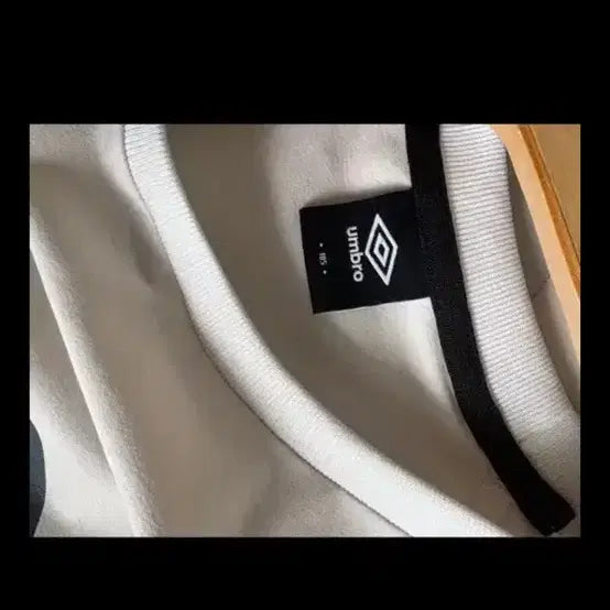 [BUNJANG] Umbro Functional Woven Long Sleeve Roll Sleeve / 엄브로 기능성 우븐 긴팔 롤슬리브
