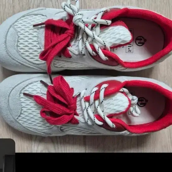 [BUNJANG] White/Red Sneakers / 흰색/레드 스니커즈 운동화