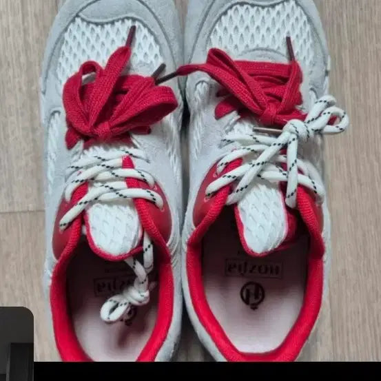 [BUNJANG] White/Red Sneakers / 흰색/레드 스니커즈 운동화