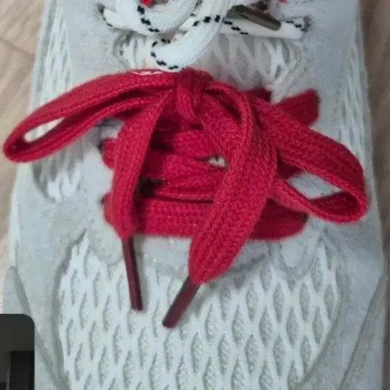 [BUNJANG] White/Red Sneakers / 흰색/레드 스니커즈 운동화