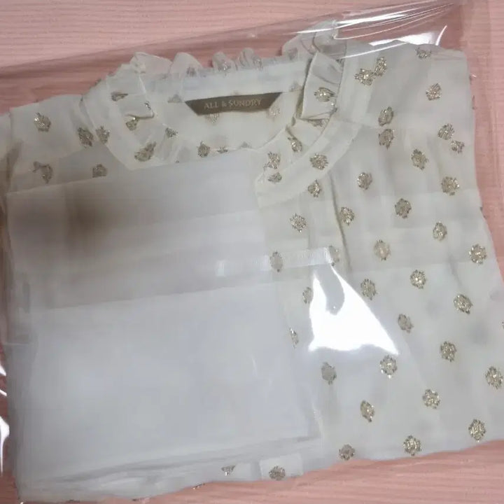 [BUNJANG] All &amp; Sundry Ivory Gold Thread Pattern Blouse with Inner Set (Size 77) / 올앤선드리 블라우스