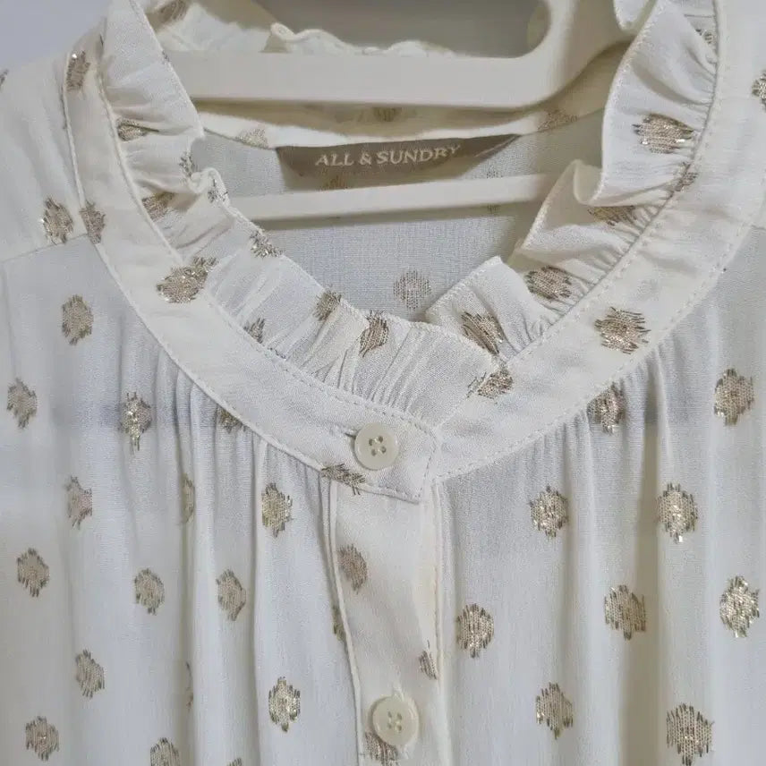 [BUNJANG] All &amp; Sundry Ivory Gold Thread Pattern Blouse with Inner Set (Size 77) / 올앤선드리 블라우스