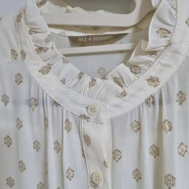 [BUNJANG] All &amp; Sundry Ivory Gold Thread Pattern Blouse with Inner Set (Size 77) / 올앤선드리 블라우스