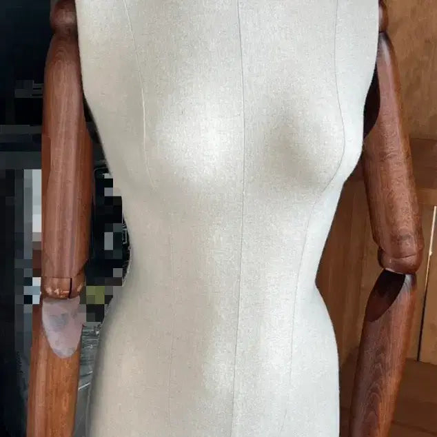 [BUNJANG] Female Torso Mannequin with Wooden Arms / 여성 마네킹