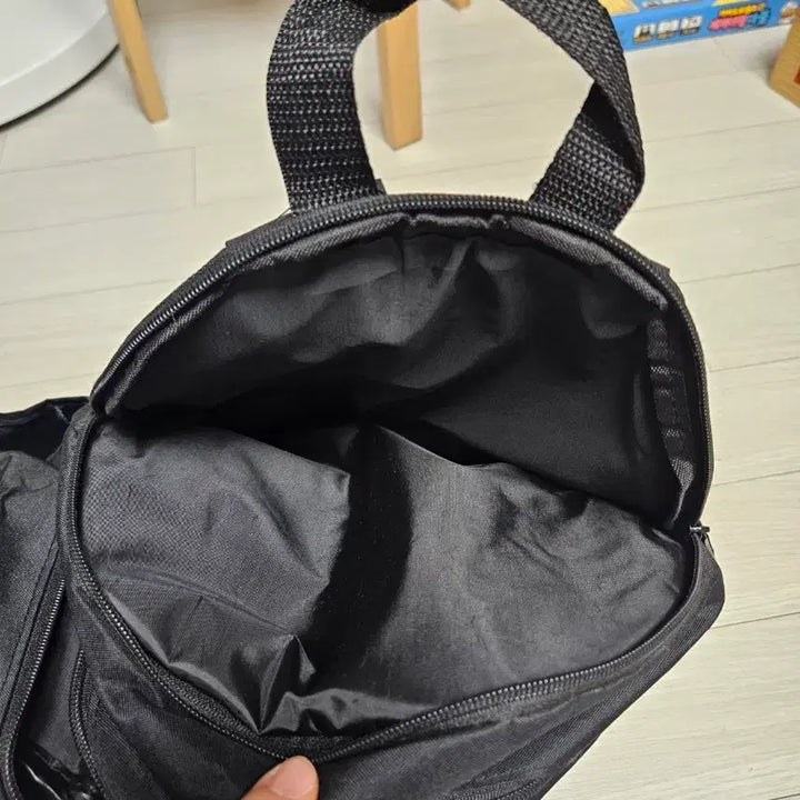 [BUNJANG] Black Backpack (New) / (새상품)(택포) 깔끔한 블랙 백팩