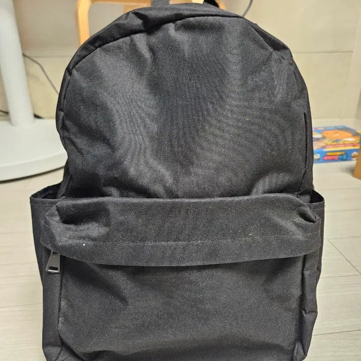 [BUNJANG] Black Backpack (New) / (새상품)(택포) 깔끔한 블랙 백팩