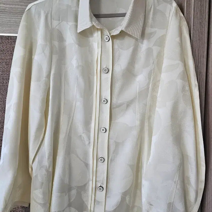 [BUNJANG] Le Beige Ivory Floral Jacquard Blouse / 르베이지  블라우스