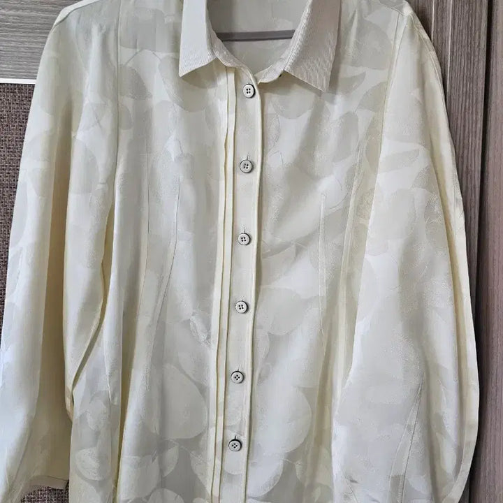 [BUNJANG] Le Beige Ivory Floral Jacquard Blouse / 르베이지  블라우스