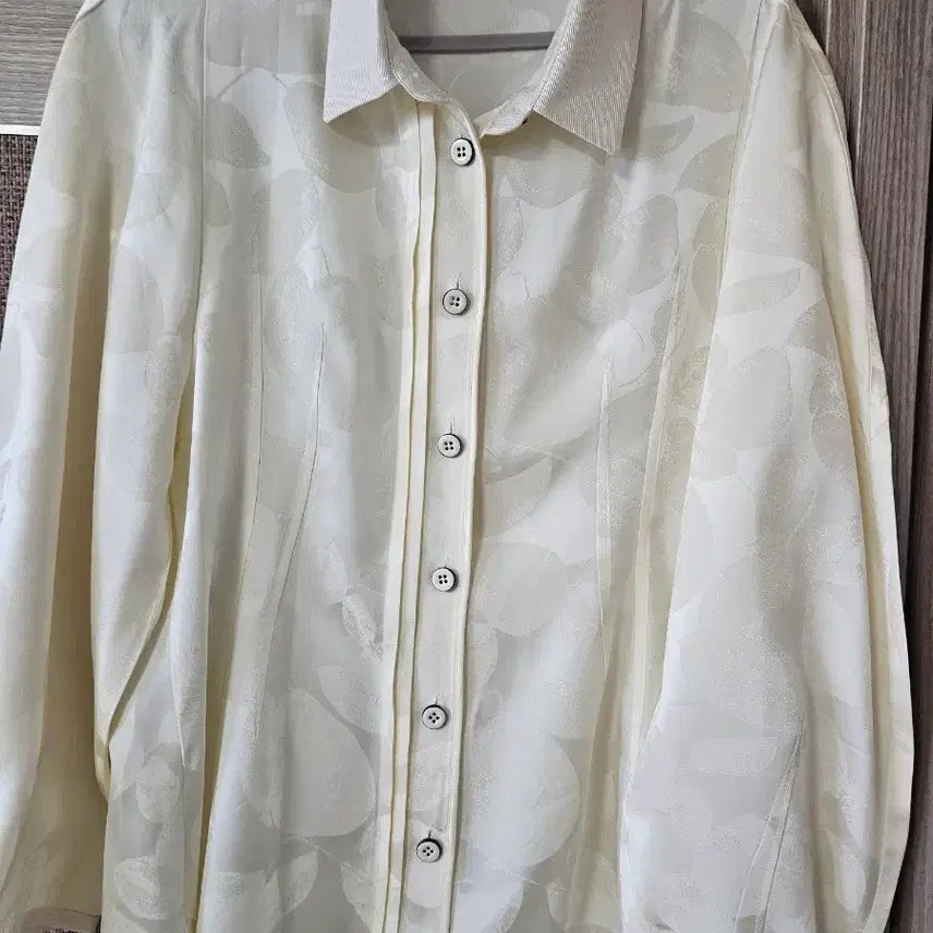 [BUNJANG] Le Beige Ivory Floral Jacquard Blouse / 르베이지  블라우스