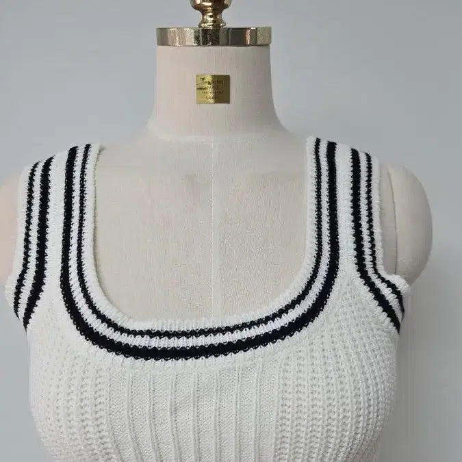 [BUNJANG] Short Round Neck Knit Vest (Black/White) / 쇼트 앞뒤 라운드 블랙/화이트 니트 조끼