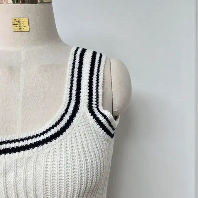 [BUNJANG] Short Round Neck Knit Vest (Black/White) / 쇼트 앞뒤 라운드 블랙/화이트 니트 조끼