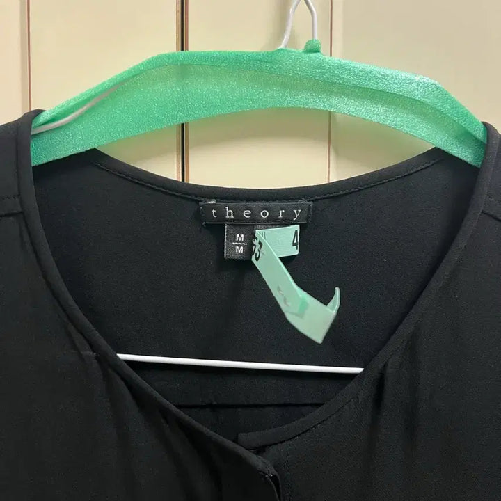 [BUNJANG] Theory Sleeveless Tank Top - Size M / 띠어리 여성 슬리브리스 나시 M