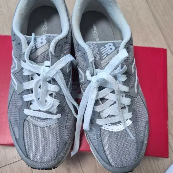 [BUNJANG] New Balance Grey Sneakers / 뉴발란스 회색 운동화240