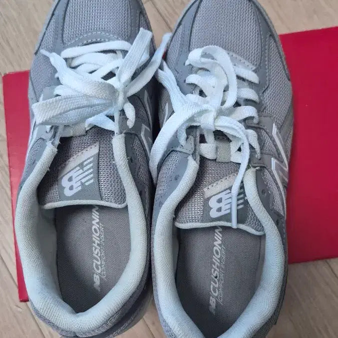 [BUNJANG] New Balance Grey Sneakers / 뉴발란스 회색 운동화240