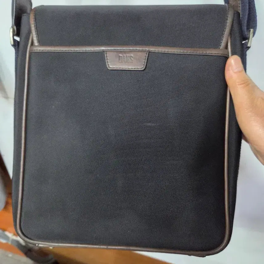 [BUNJANG] Daks Black Crossbody Messenger Bag / 닥스 블랙 크로스백 메신저백