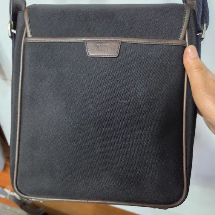 [BUNJANG] Daks Black Crossbody Messenger Bag / 닥스 블랙 크로스백 메신저백