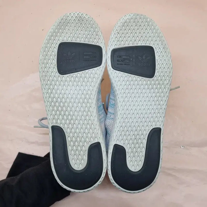 [BUNJANG] Adidas x Pharrell Williams Tennis Hu Sneakers / 아디다스x퍼렐 윌리엄스 테니스 휴 운동화240