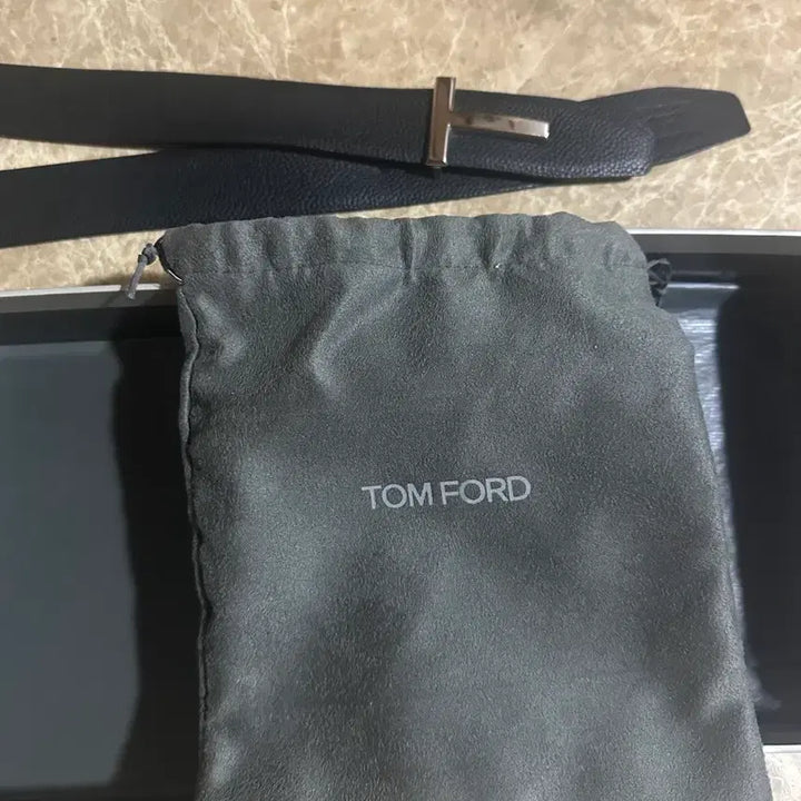[SOLD OUT] 톰포드 T로고 다크네이비 가죽벨트 90 사이즈