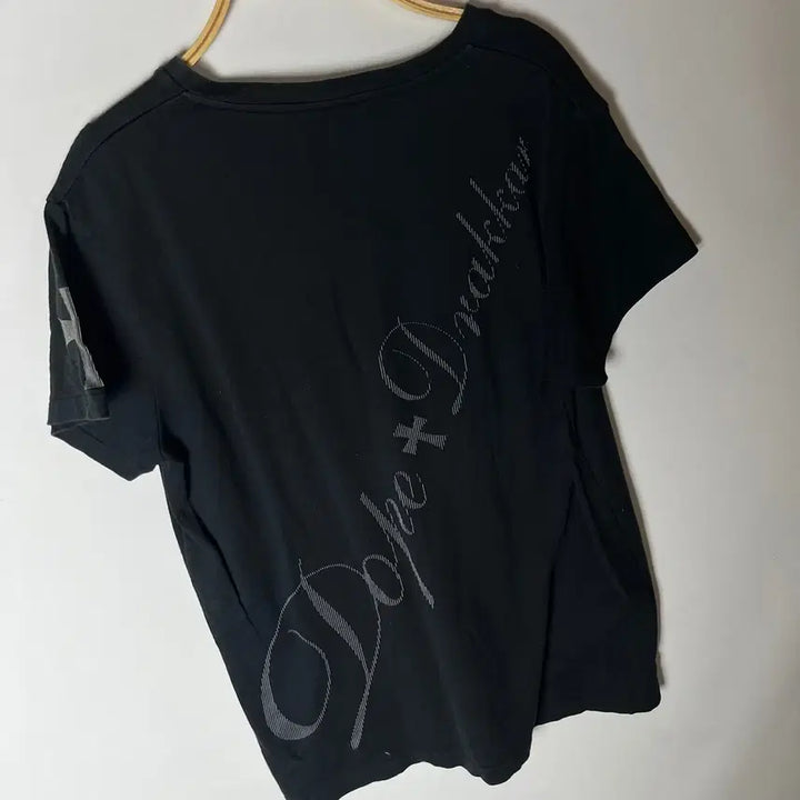 [BUNJANG] Dope &amp; Drakkar Japan Lettering V-Neck T-Shirt / [DOPE &amp; DRAKKAR] 재팬 레터링 브이넥 티셔츠