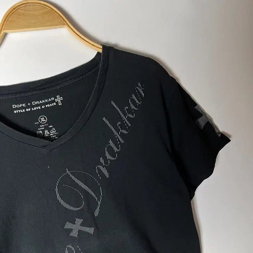 [BUNJANG] Dope &amp; Drakkar Japan Lettering V-Neck T-Shirt / [DOPE &amp; DRAKKAR] 재팬 레터링 브이넥 티셔츠