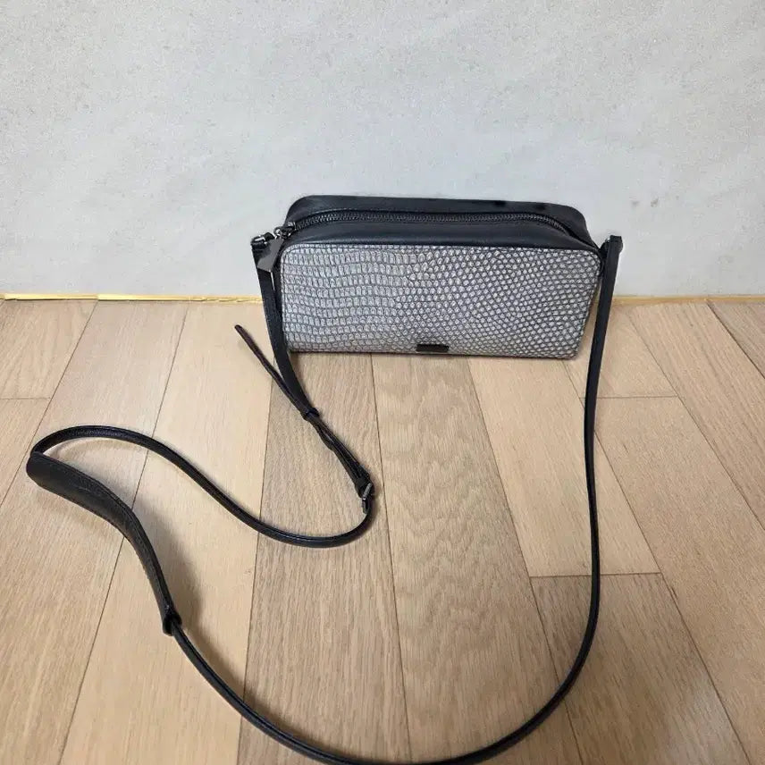 [BUNJANG] Rouge &amp; Lounge Genuine Leather Bag / 루즈앤라운지 소가죽백