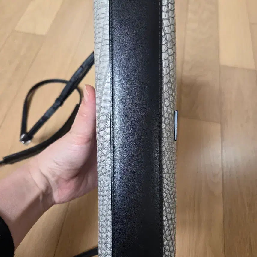 [BUNJANG] Rouge &amp; Lounge Genuine Leather Bag / 루즈앤라운지 소가죽백