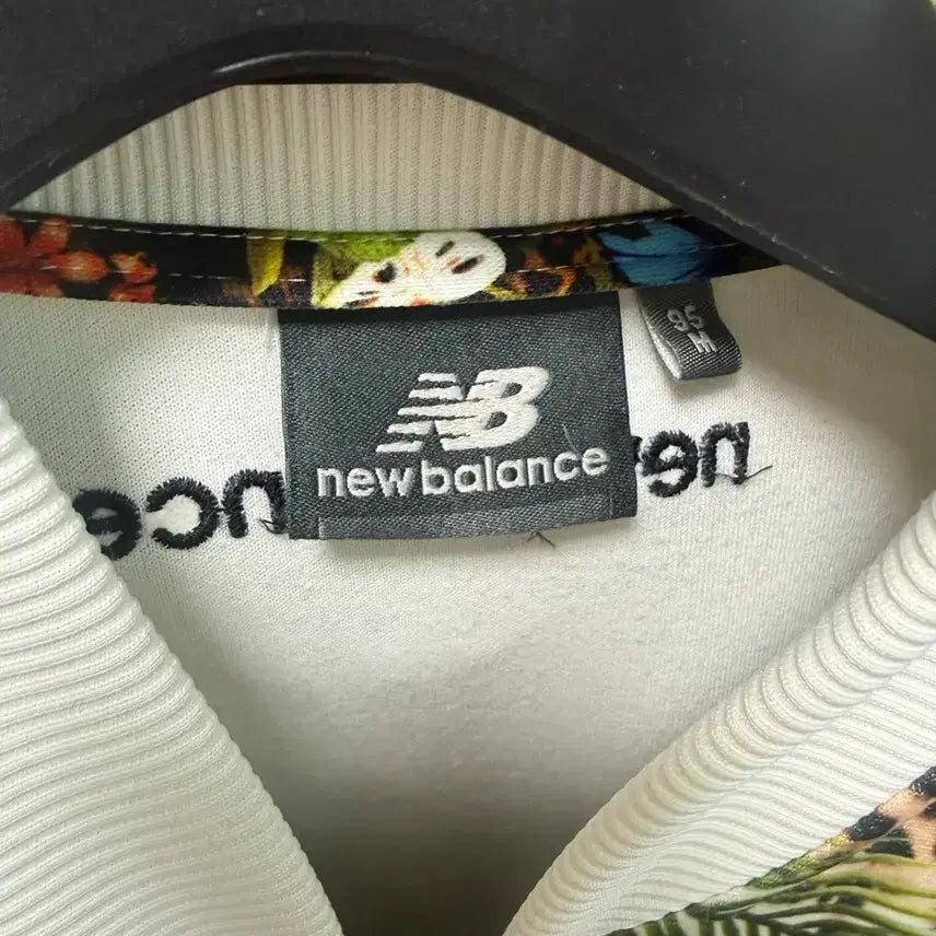 [BUNJANG] New Balance Floral Jungle Track Top Jersey / 뉴발란스 플로럴 정글 트랙탑 져지 팝니다.