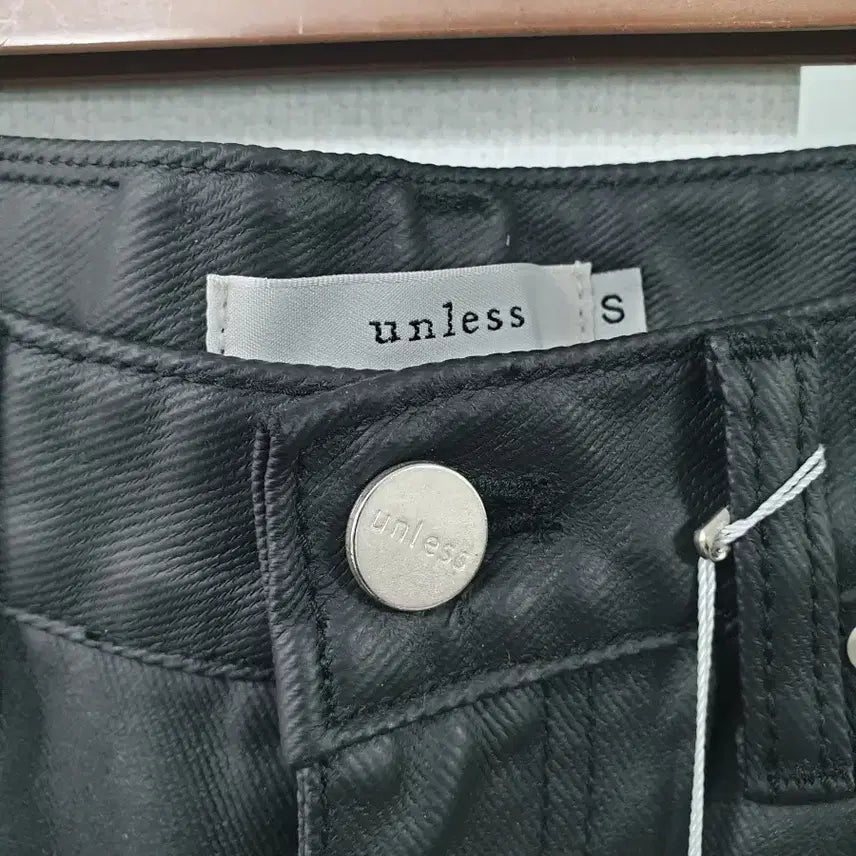[BUNJANG] Black Coated Jeans Bootcut S Size / *미사용* unless 블랙 코팅진 부츠컷 새상품 S