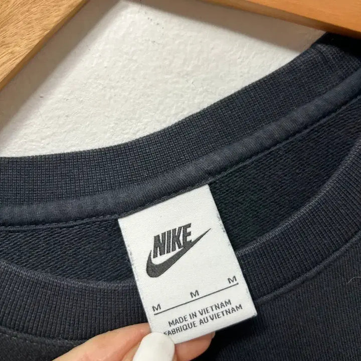 [BUNJANG] Nike Swoosh Black Sweatshirt M / 나이키 스우시 블랙 맨투맨 티셔츠 M