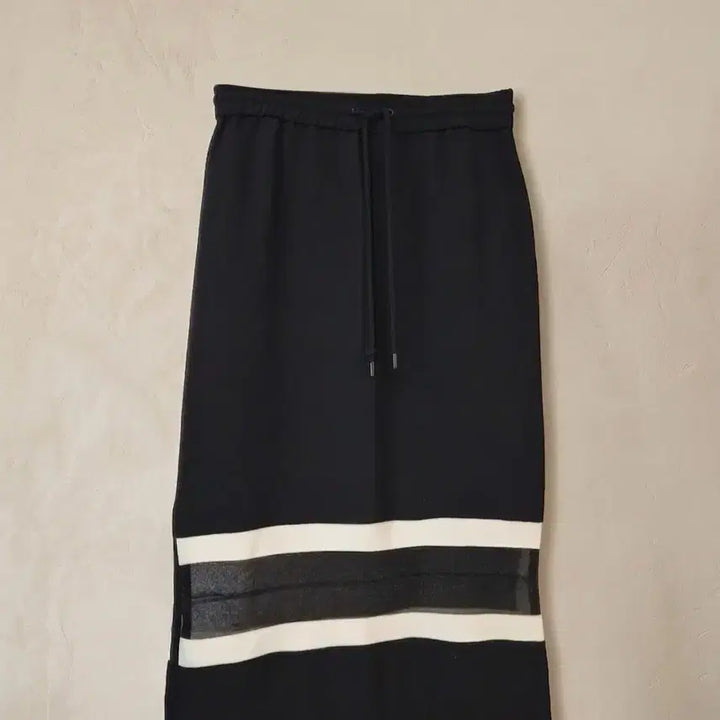 [BUNJANG] Stylish Mixed-Match Skirt with Sheer Hemline and Banding / [세련된 믹스매치] 하단 시스루 배색 밴딩 롱 스커트