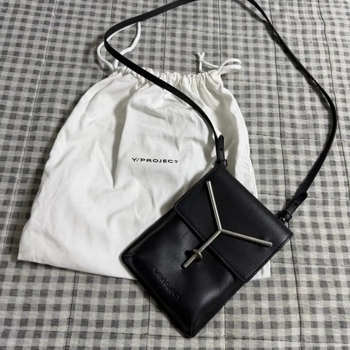 [BUNJANG] Y Project Y-Logo Leather Crossbody Bag OS / (OS) 와이프로젝트 Y로고 레더 크로스백