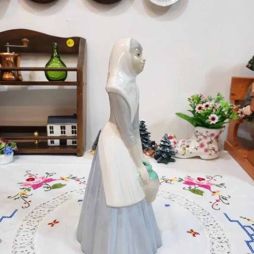 [BUNJANG] Vintage Spanish Valencia Figurine / 빈티지 스페인 발렌시아 피겨린