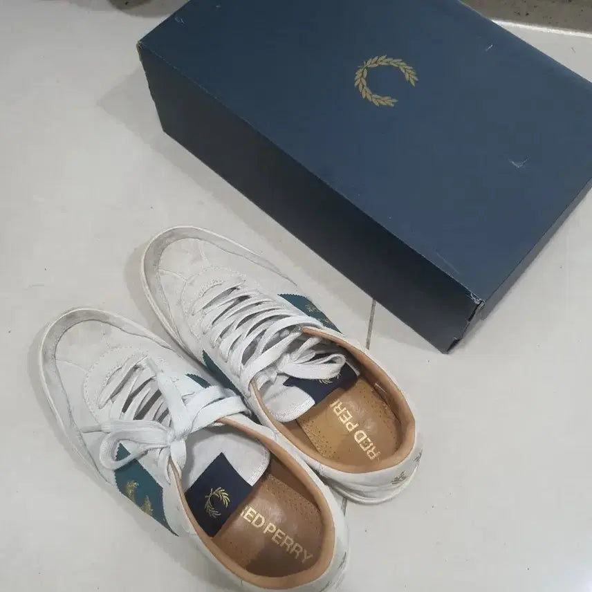 [BUNJANG] Fred Perry White Sneakers with Box / 프레드페리 스니커즈 화이트 박스포함