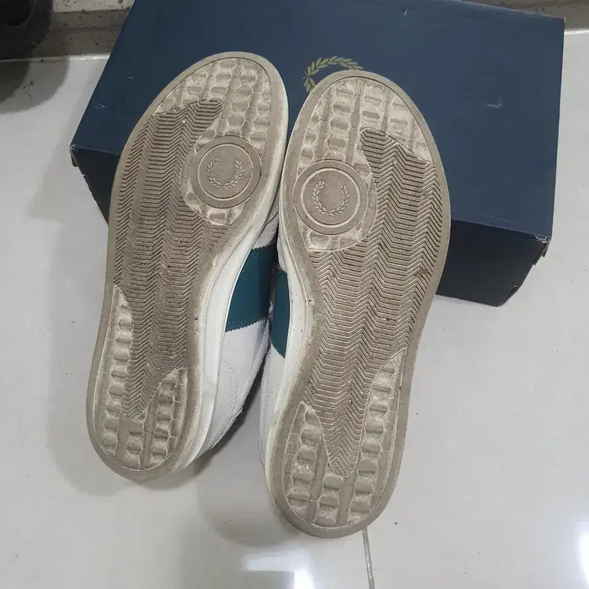 [BUNJANG] Fred Perry White Sneakers with Box / 프레드페리 스니커즈 화이트 박스포함