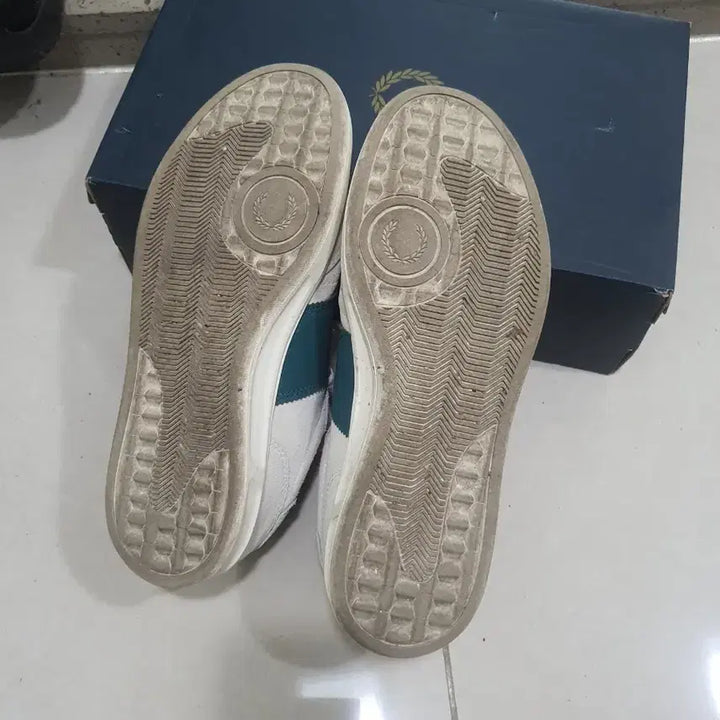 [BUNJANG] Fred Perry White Sneakers with Box / 프레드페리 스니커즈 화이트 박스포함