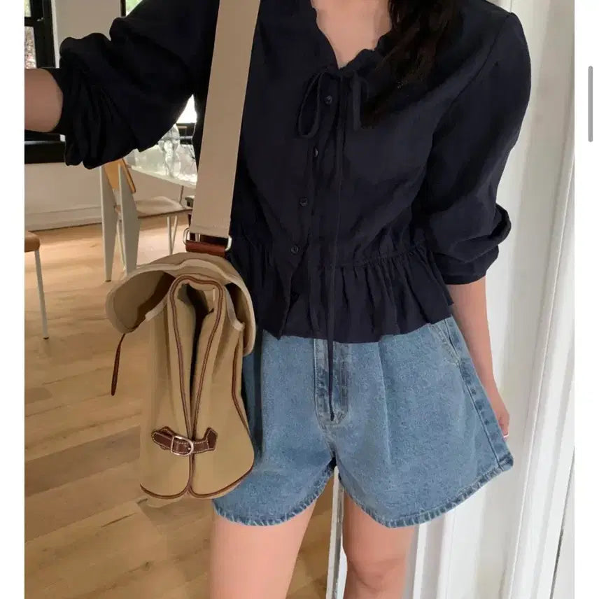 [BUNJANG] Mellounge Ver. Shirring Ribbon String Blouse / 멜라운지 베르 셔링 리본 스트링 블라우스