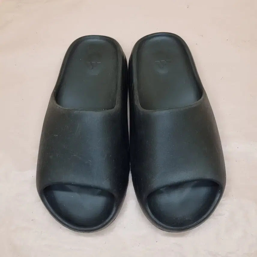 [BUNJANG] Adidas Yeezy Slide Onyx 265 / 아디다스 이지슬라이드 오닉스 265