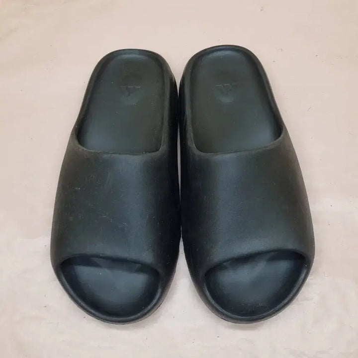 [BUNJANG] Adidas Yeezy Slide Onyx 265 / 아디다스 이지슬라이드 오닉스 265