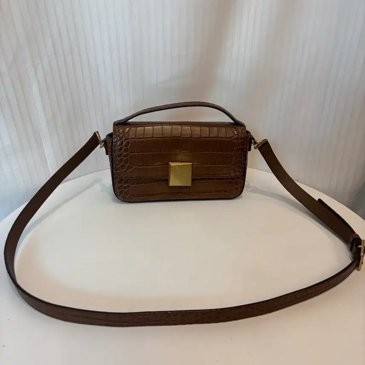 [BUNJANG] Rouge &amp; Lounge Genuine Leather Crossbody Bag / 정품 루즈앤라운지 가죽 크로스백