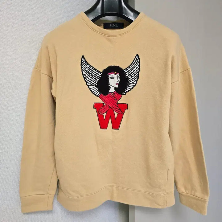 [BUNJANG] Wonder Woman Embroidered Sweatshirt / 원더우먼 맨투맨 티셔츠 긴팔 티셔츠 여자 맨투맨 자수