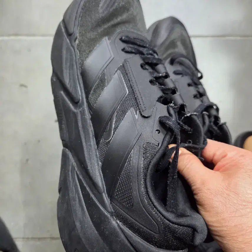 [BUNJANG] Adidas All Black Sneakers (Size 280) / 아디다스 올블랙 운동화280