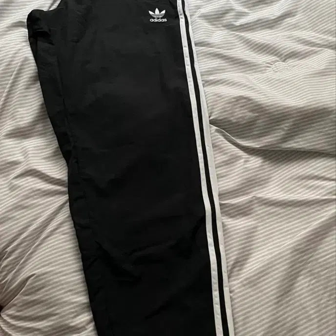 [BUNJANG] Adidas Woven FBIRD Track Pants (IT2501) - Black, Size M / 아디다스 우븐 트랙팬츠 판매합니다