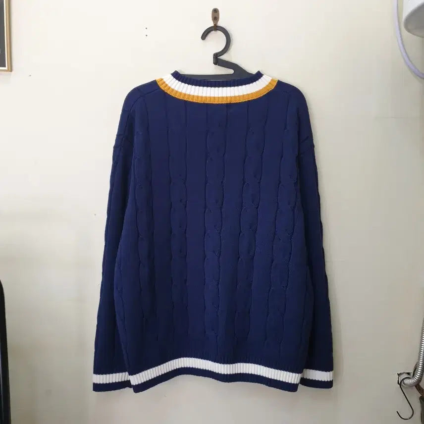[BUNJANG] Mark Gonzales Angel Applique Cable V-Neck Knit Sweater (Small) / [SMALL] 마크곤잘레스 엔젤 와펜 케이블 브이넥 니트 스웨터