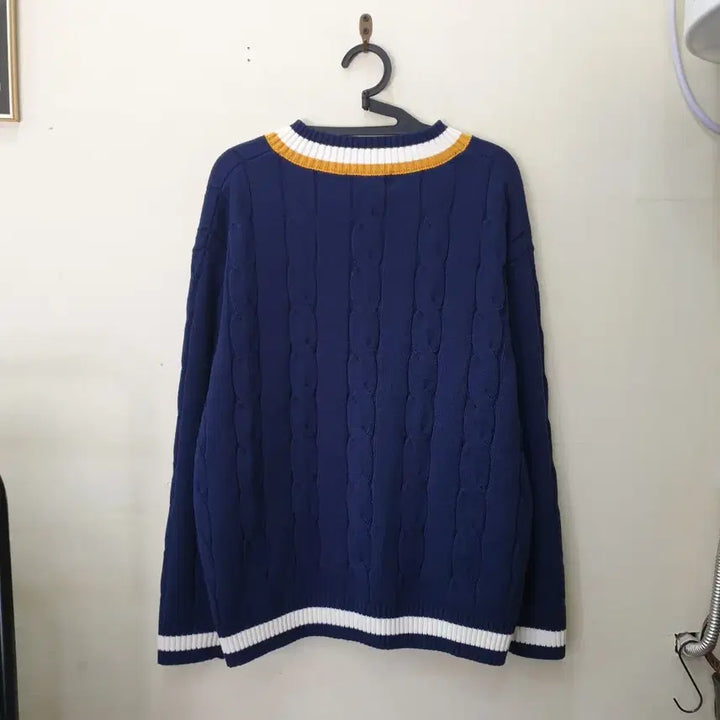 [BUNJANG] Mark Gonzales Angel Applique Cable V-Neck Knit Sweater (Small) / [SMALL] 마크곤잘레스 엔젤 와펜 케이블 브이넥 니트 스웨터