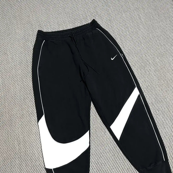 [BUNJANG] Nike Big Swoosh Jogger Pants Black/White XL / [XL] Nike 나이키 검/흰 빅스우시 조거팬츠