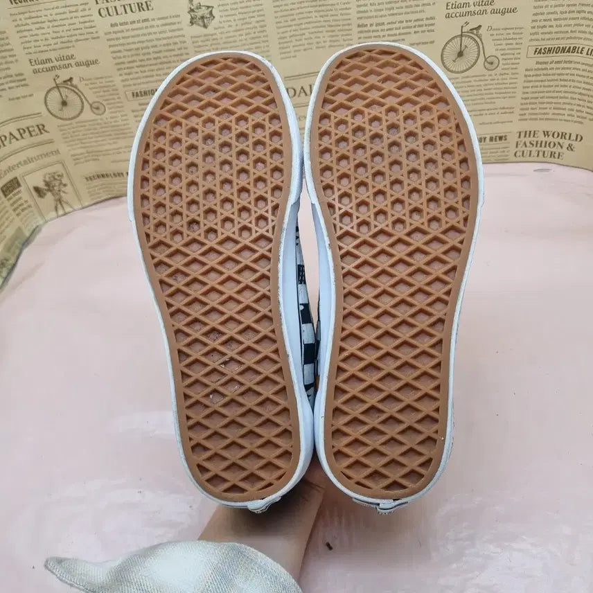 [BUNJANG] Vans Old Skool Love Me Sneakers / 반스 올드스쿨 러브미 스니커즈 245