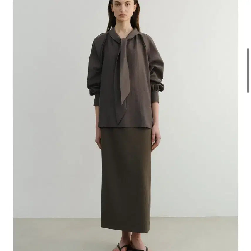 [BUNJANG] EAAH Tie Shirring Blouse Taupe / [EAAH 이아] 타이 쉬링 블라우스